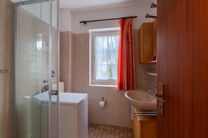 Bathroom - Vrbo Property (Duhnen)