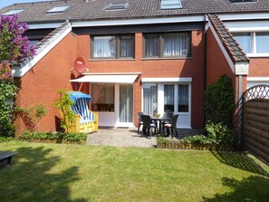 Outdoor dining - Vrbo Property (Duhnen)