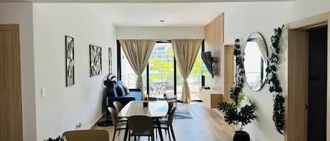 Apartment, 2 Bedrooms, Accessible, Patio | Dining room