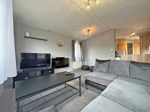 TV - 2 bedroom accommodation in Brechin (Brechin)
