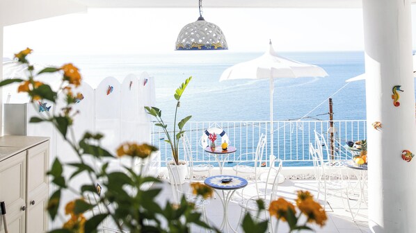 Outdoor dining - ROOM AMALFI DELUXE JACUZZI (Vietri sul Mare)