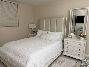 Room - Peaceful 2-bedroom 2 bath apartment in Miami, 
Hospitals, Brickell, Miami Beach (Miami)