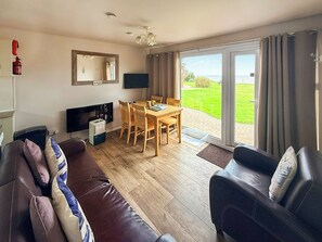 TV - No 3 Hickling Chalet - UK51728 (California, near Great Yarmouth)