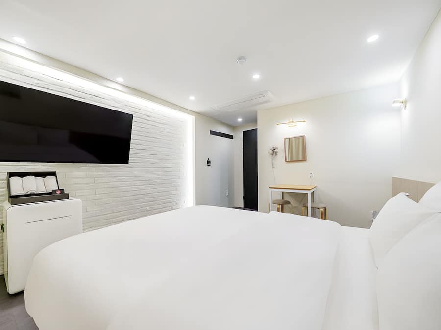 Quarto casal luxo | Escrivaninha, Wi-Fi de cortesia, roupa de cama