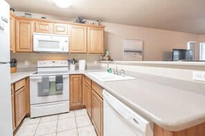 Fridge, microwave, oven, stovetop - POOLSIDE OASIS,  a vacation condo ready to deliver for your entire family. (New Braunfels)