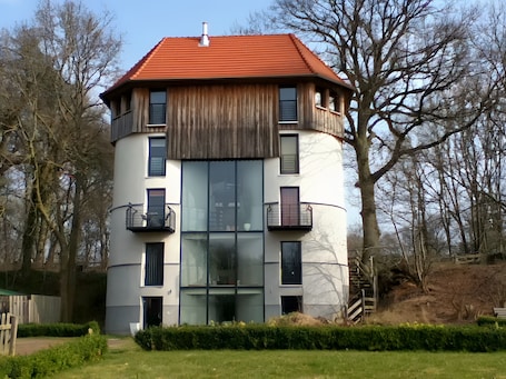 Exterior. Apartment 'Historisches Futtermittelsilo' with Private Garden and Wi-Fi