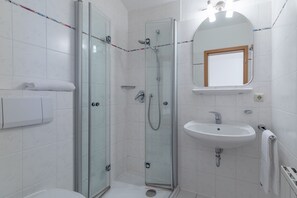 Bathroom - Vrbo Property (Duhnen)