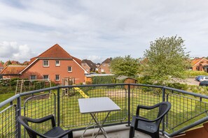 Outdoor dining - Vrbo Property (Duhnen)