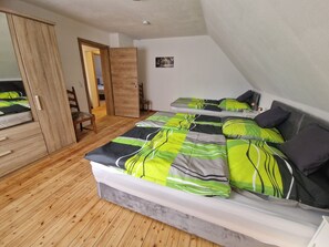 3 bedrooms, Internet, bed sheets - Spacious vacation home with far-reaching views (Kall)