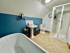Bathroom - The Old School Glasfryn | Dog Friendly | Betws y Coed 15 min | Ideal for Snowdon (Glasfryn)