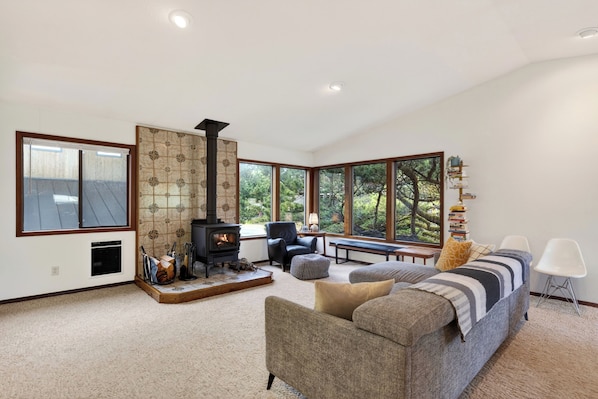 Interior - Windward Ln - Windward Ln - (Manzanita)