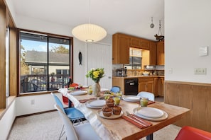 Dining - Windward Ln - Windward Ln - (Manzanita)