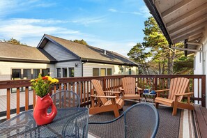 Outdoor dining - Windward Ln - Windward Ln - (Manzanita)