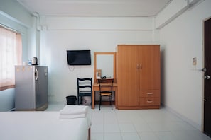 Desk, free WiFi - Oh My Nap Bangsaen (Chonburi)