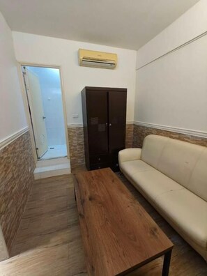 Neljän hengen economy-huone | Oleskelualue