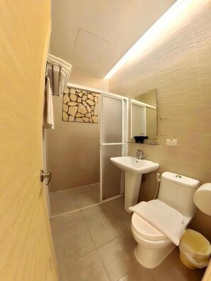 Kahden hengen economy-huone | Kylpyhuone