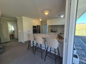 Dining - Rural Stay - Guest house surrounded by rolling farmland, a home away from home. (Omata)