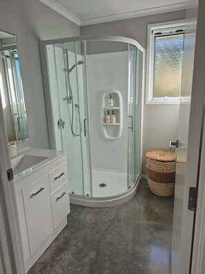 Bathroom - Rural Stay - Guest house surrounded by rolling farmland, a home away from home. (Omata)