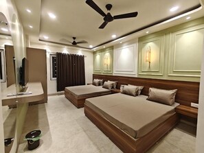 Room - Meghdoot Inn (Pachmarhi)