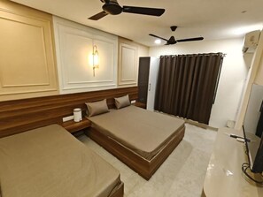 Room - Meghdoot Inn (Pachmarhi)