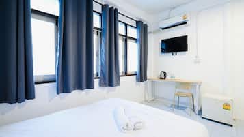 Chambre Double, 1 grand lit, non-fumeurs | Bureau, Wi-Fi gratuit