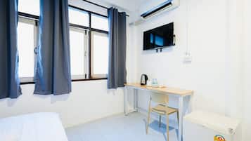 Chambre Double, 1 grand lit, non-fumeurs | Bureau, Wi-Fi gratuit