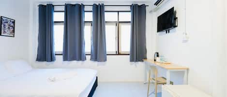 Basic Double Room, 1 Queen Bed, Non Smoking | Desk, free WiFi