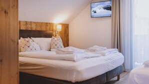 4 bedrooms, iron/ironing board, free WiFi, bed sheets - Chalet Molly, garden & sauna (Zell am See)