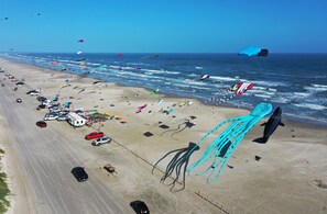 Beach nearby - Walk to Beach + Boardwalk | Pool + Basketball Access | Sunkissed Seaside (Port Aransas)