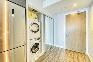 Classic Studio | Interior - Pearl Spacious Suites (Toronto)