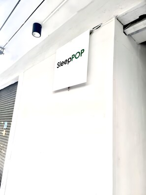 Exterior detail - Sleep Pop Ekkamai 42 (Bangkok)
