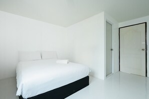 Desk, free WiFi - Sleep Pop Ekkamai 42 (Bangkok)