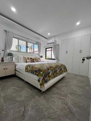 Room - Tranquil 4-bedroom private house  in adorable  naihan -Rawai. 1km.walk to beach (Rawai)