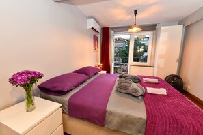 1 bedroom, iron/ironing board, Internet, bed sheets - Bosphorus View Private Terrace Taksim Cihangir Apartment (Taksim, Beyoğlu)