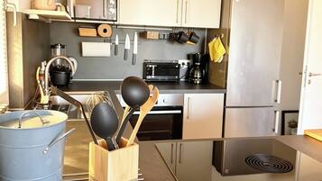 Fridge, microwave, oven, stovetop