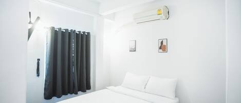 Comfort Double Room, 1 Queen Bed, Non Smoking | Desk, free WiFi