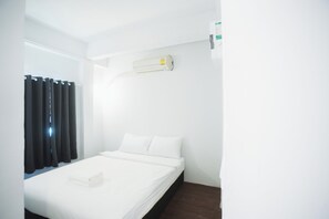 Comfort Double Room, 1 Queen Bed, Non Smoking | Desk, free WiFi - AT Pranakorn (Bangkok)