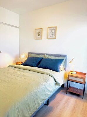 1 bedroom, Internet, bed sheets, wheelchair access - Downtown Condo, Stylish & Comfy (Calgary)