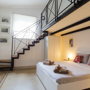 2 bedrooms, iron/ironing board, WiFi, bed sheets - 6 beds - Free Parking - wifi - Old Town - Cathedral (Palermo)