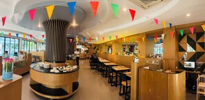 Dining - Luxurious Seaview 3-Bedroom Apartment in Ao Nang, Thailand (Tambon Ao Nang)