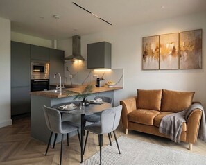 Living area - Gladeside Luxe Retreat (Croydon)