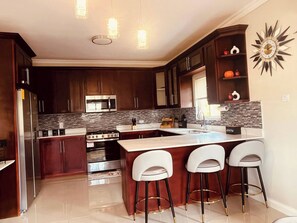 Fridge, microwave, oven, stovetop - Tranquility Loft, Ocho Rios, Solar Powered (Ocho Rios)