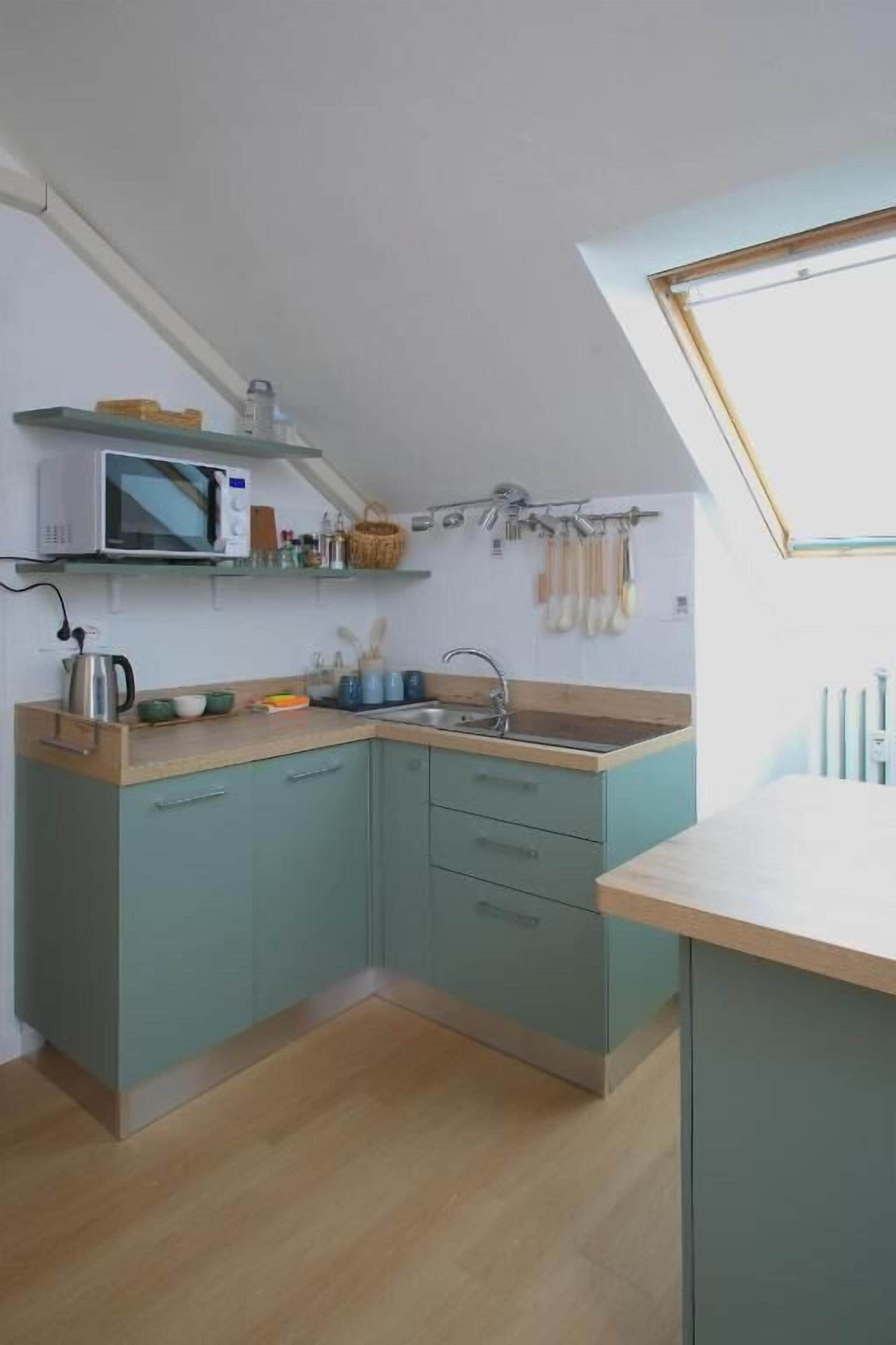 Apartment, City View | Private kitchen | Fridge, microwave, stovetop, dishwasher