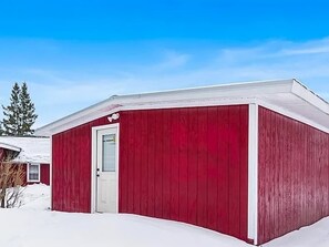 Exterior - Quaint 3-bedroom Boyne City Cabin/ 3-Minutes to Boyne Mountain (Boyne City)