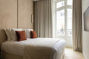 2 Schlafzimmer, Schreibtisch, Bügeleisen/Bügelbrett, Reisekinderbett