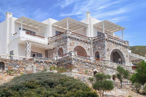 Villa 'Lila' with Sea View, Wi-Fi and Air Conditioning