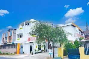 Exterior - Luxury Deluxe DBL Retreat W/ Free WiFi and Parking (Bandar Lampung)