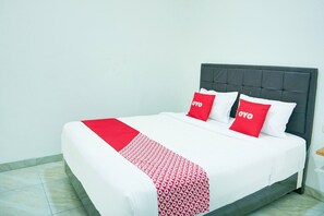 Room - Luxury Deluxe DBL Retreat W/ Free WiFi and Parking (Bandar Lampung)