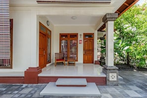 Entrance / Reception - Luxury Deluxe DBL Escape W/ Free WiFi and Parking (Bali)