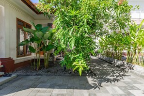Garden [summer] - Luxury Deluxe DBL Escape W/ Free WiFi and Parking (Bali)